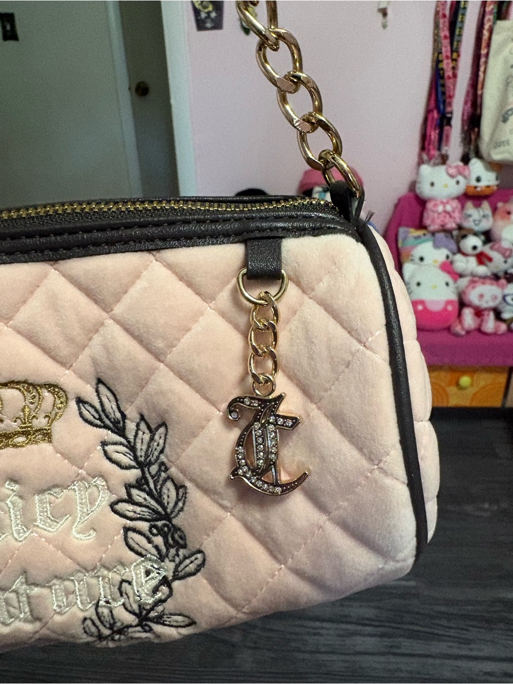 Juicy Couture Light Pink Quilted Shoulder Bag with Gold Accent - Picture 4 of 6